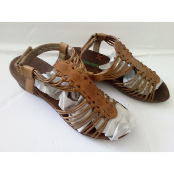 Women’s BareTraps Memory Foam Sandals Size 7.5 M Tan Strappy Wedge Heel - Picture 2 of 7